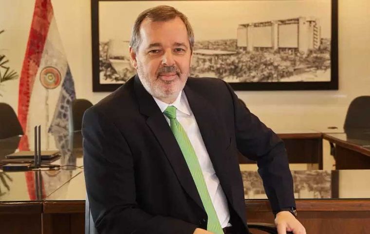 La econom&iacute;a paraguaya est&aacute; creciendo gracias a los sectores no tradicionales, afirm&oacute; Carvallo