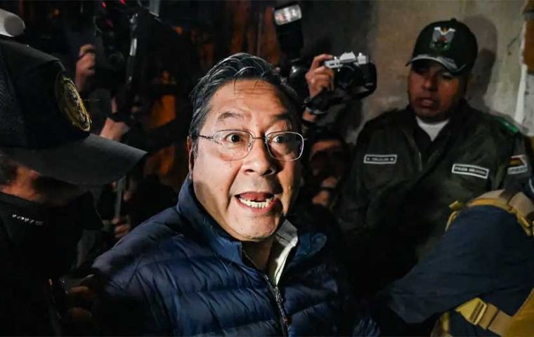 No nos hemos ido, estamos aqu&iacute;, somos inocentes, insisti&oacute; Arce al ser trasladado a prisi&oacute;n (Foto REUTERS)