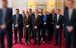 Las elecciones de 2025 derivaron en una renovación casi total de la Asamblea Legislativa, reflejando descontento del electorado con la legislatura saliente, especialmente en Stanley