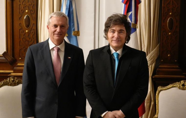 La libertad avanza en toda Latinoam&eacute;rica, se&ntilde;al&oacute; Kast. &iexcl;Viva la libertad, carajo!, respondi&oacute; Milei