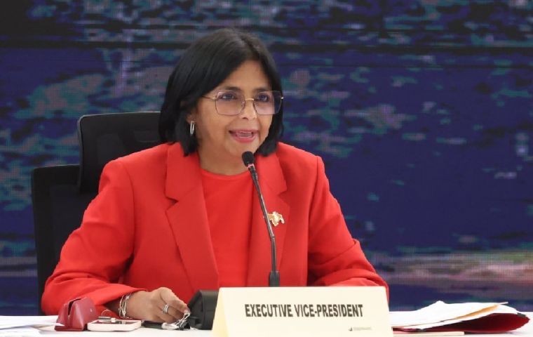 Delcy Rodr&iacute;guez se hizo eco del anuncio de PDVSA