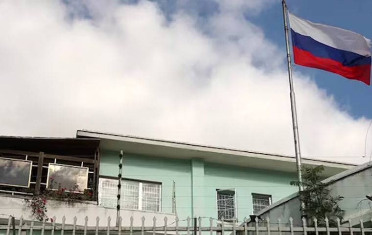 Testigos en Caracas vieron una caravana de veh&iacute;culos salir de la embajada de Rusia