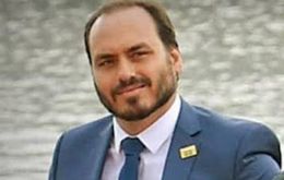 Carlos Bolsonaro poste&oacute; acerca de la salud de su padre este lunes