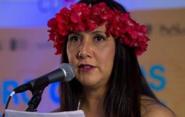 La embajadora Pakarati, de ascendencia Rapa Nui, caus&oacute; un grave revuelo con sus comentarios sobre la postura de su pueblo ancestral 