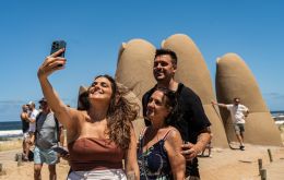 El ministro Menoni expres&oacute; grandes expectativas para la temporada de verano 2025-2026