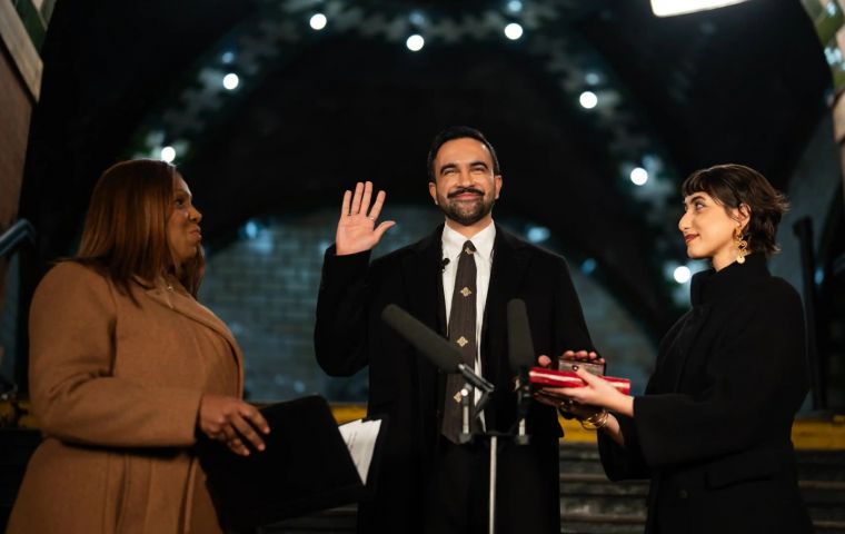 Mamdani se comprometi&oacute; a proveer cuidado infantil universal y eliminar las tarifas de autob&uacute;s