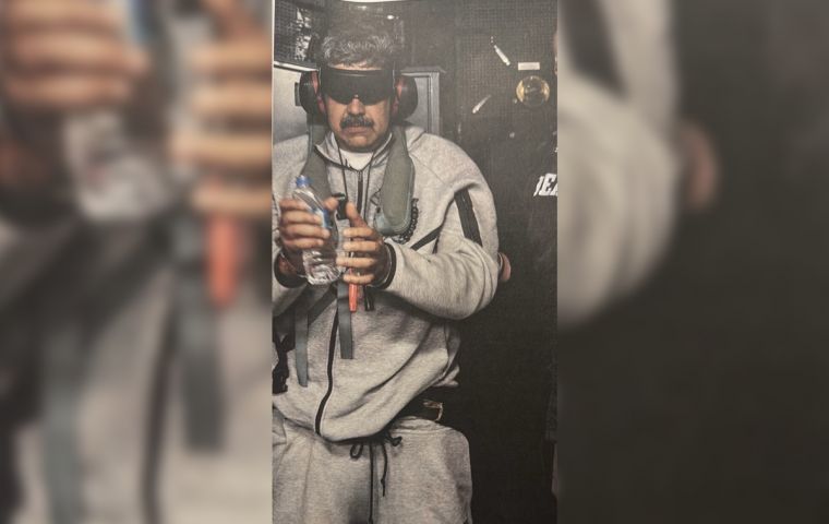 Donald Trump comparti&oacute; una foto en la que supuestamente aparece Nicol&aacute;s Maduro a bordo del USS Iwo Jima