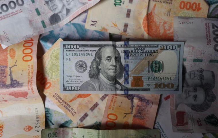 Los argentinos ahora pueden pagar los servicios de streaming al tipo de cambio oficial, pero se les aplicar&aacute; un recargo del 30% por gastos de viaje