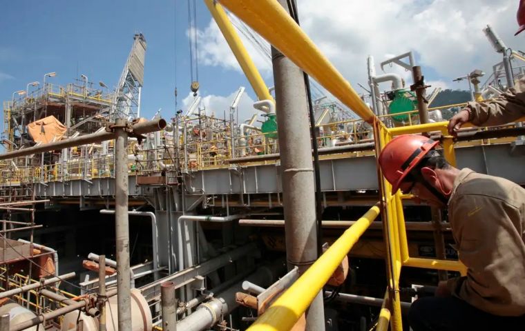 Proyectamos producir 2,5 millones de barriles de petr&oacute;leo diarios durante este a&ntilde;o, declar&oacute; Chambriard