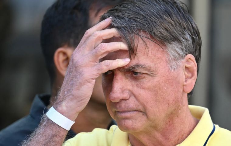 Michelle Bolsonaro teme que su esposo pueda tener da&ntilde;os neurol&oacute;gicos tras una ca&iacute;da que no recibi&oacute; tratamiento durante un rato 