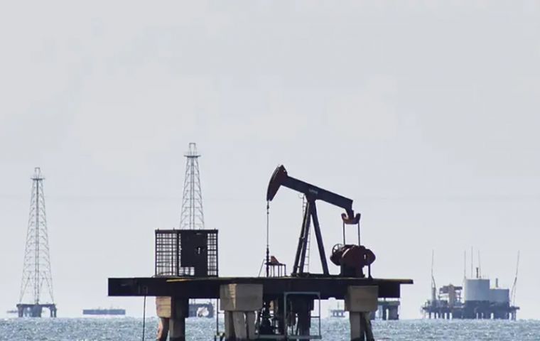 Washington quiere convertirse en el nuevo socio comercial principal de Caracas en lugar de Mosc&uacute;, Pek&iacute;n o Teher&aacute;n, explic&oacute; Trump