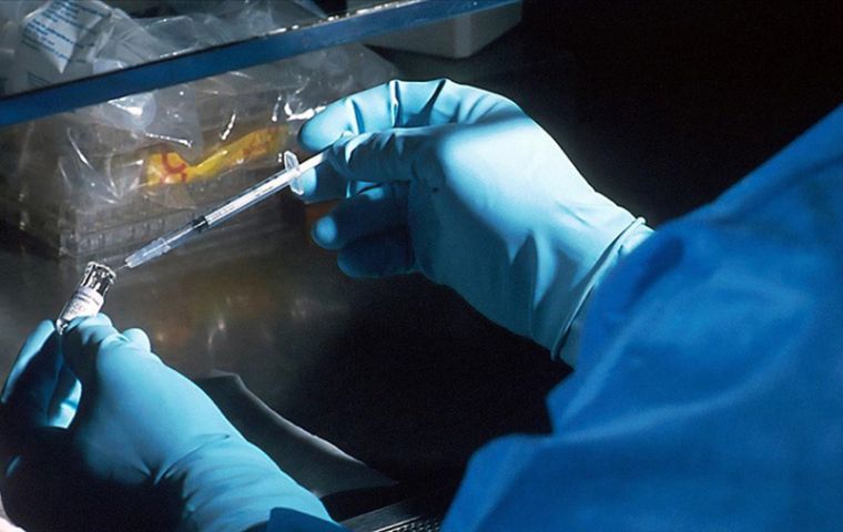 Este medicamento est&aacute; indicado para personas mayores de 12 a&ntilde;os, con un peso m&iacute;nimo de 35 kilos y en riesgo de contraer el virus