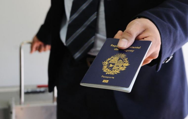 El Departamento de Estado inform&oacute; que la suspensi&oacute;n se mantendr&aacute; &ldquo;hasta que Estados Unidos pueda garantizar que los nuevos inmigrantes no extraer&aacute;n riqueza del pueblo estadounidense&rdquo;