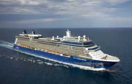 El crucero &lsquo;Celebrity Equinox&rsquo;  de Celebrity Cruises, con capacidad para casi 3,000 pasajeros, o sea m&aacute;s que toda la poblaci&oacute;n de la capital de Falklands, Stanley 