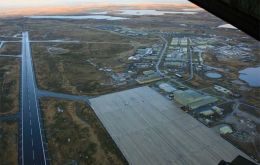 El complejo de MPC, que incluye el aeropuerto internacional de las Islas Falkland