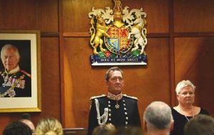 El Gobernador de las Islas Falklands, Colin Martin-Reynolds es adem&aacute;s Comisionado de Georgia del Sur y las S&aacute;ndwich del Sur lo cual reafirma los v&iacute;nculos vitales