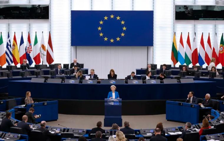 El movimiento parlamentario se apoya en un mecanismo que permite pedir al Tribunal de Justicia un dictamen sobre si un acuerdo internacional se ajusta al marco jur&iacute;dico comunitario