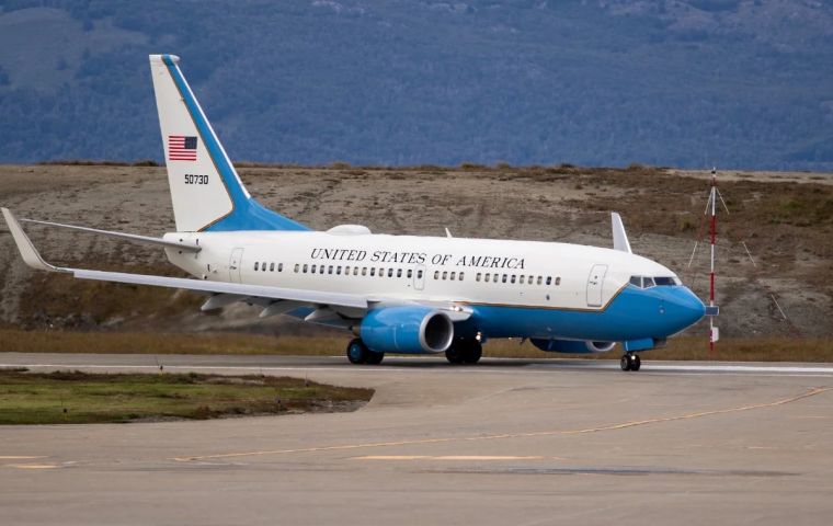 El C-40 no es un avi&oacute;n comercial est&aacute;ndar: se trata de una plataforma derivada del Boeing 737 empleada por el gobierno estadounidense para transporte de autoridades y equipos de apoyo