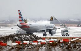 En aeropuertos clave del noreste &mdash;incluidos Nueva York y el &aacute;rea de Washington&mdash; la FAA advirti&oacute; sobre posibles &ldquo;paradas en tierra&rdquo; y demoras por nieve, baja visibilidad y limitaciones operativas