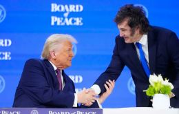 En 2024, Milei present&oacute; el proyecto naval de Ushuaia como centro log&iacute;stico para una nueva base argentina, junto con la jefa del Comando Sur de los Estados Unidos