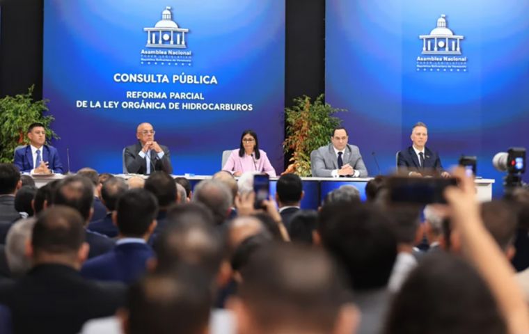 Cr&iacute;ticos advierten que el texto contiene lenguaje vago, contradicciones jur&iacute;dicas y plazos demasiado ajustados para su revisi&oacute;n