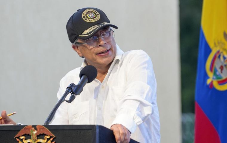 Petro compar&oacute; el ataque sobre Caracas con el bombardeo de Guernica durante la Guerra Civil espa&ntilde;ola, y acus&oacute; a Trump de &ldquo;hundir el derecho internacional a punta de misiles&rdquo;