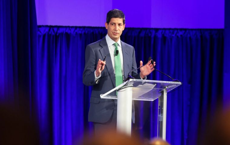 La elecci&oacute;n de Warsh fue le&iacute;da en Wall Street como una se&ntilde;al de menor riesgo de politizaci&oacute;n que otros perfiles considerados, aunque persisten dudas sobre hasta d&oacute;nde llegar&iacute;a la Casa Blanca