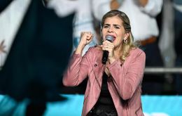 El resultado preliminar, aunque a&uacute;n temprano, coloca a Fern&aacute;ndez en posici&oacute;n de acercarse al umbral del 40% necesario para evitar una segunda vuelta