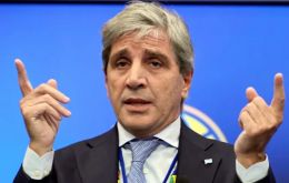 &ldquo;Est&aacute;n altas, obviamente&rdquo;, dijo el ministro Luis Caputo al referirse a las tasas en pesos; atribuy&oacute; el nivel a la volatilidad preelectoral y a un &ldquo;ataque pol&iacute;tico&rdquo; al oficialismo
