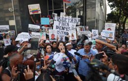 Los manifestantes advirtieron que el texto, &ldquo;tal como est&aacute; planteado&rdquo;, dejar&iacute;a fuera a m&aacute;s de la mitad de los presos pol&iacute;ticos. 