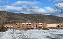 Entre los fallecidos se encuentra la persona a la que las autoridades consideran autora del ataque, hallada sin vida dentro del centro educativo con lo que parece ser una lesi&oacute;n autoinfligida