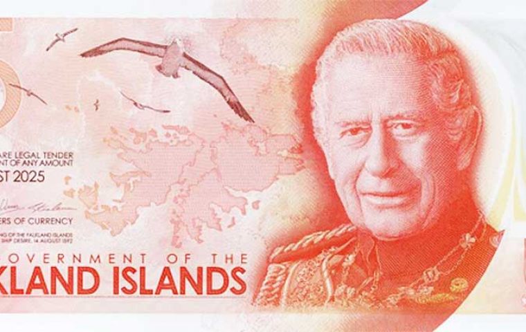 Billete en pol&iacute;mero de &pound;5 que se entregaran a menores escolares