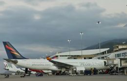 La reactivaci&oacute;n a&eacute;rea se est&aacute; desplegando por etapas, con operadores internacionales reprogramando frecuencias y reabriendo ventas de boletos