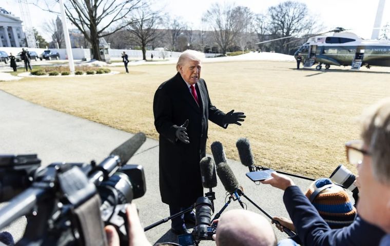 &ldquo;El petr&oacute;leo est&aacute; saliendo&hellip; y nosotros nos encargamos de ello. Lo estamos refinando, y somos los &uacute;nicos con la capacidad de refinar&rdquo;, dijo Trump