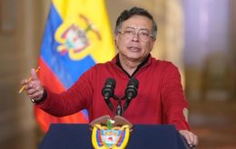 Petro dijo que aceptará la orden judicial para emitir un nuevo acto administrativo “transitorio” y que, en principio, mantendrá el valor del llamado “salario vital” para 2026