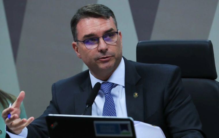 Fl&aacute;vio Bolsonaro es mencionado en sondeos como uno de los principales rivales de Lula, quien ya anunci&oacute; su intenci&oacute;n de buscar la reelecci&oacute;n