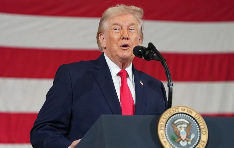 La evaluaci&oacute;n de opciones militares ocurre mientras el Pent&aacute;gono prepara una postura de fuerza m&aacute;s robusta