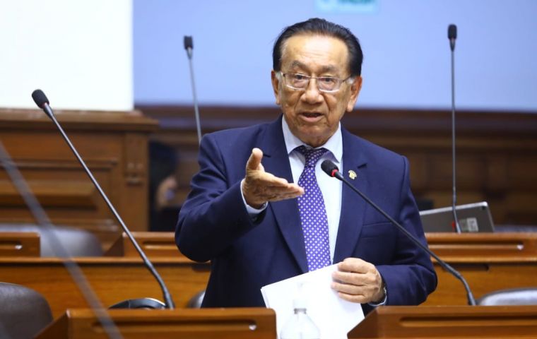 Balc&aacute;zar, abogado cajamarquino y exmagistrado, llega al cargo con una trayectoria marcada por controversias p&uacute;blicas. Entre ellas, declaraciones previas en defensa del matrimonio infantil