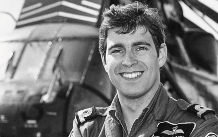 La vida de Andrew Mountbatten-Windsor cont&oacute; con hitos que van desde el servicio militar en la guerra de las Falklands hasta su paso por la diplomacia comercial y una sucesi&oacute;n de controversias 