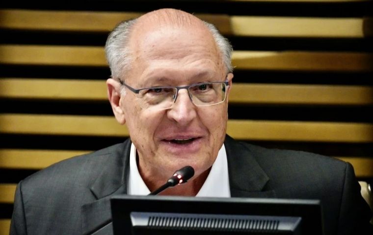 Alckmin respondi&oacute; que el tema debe tratarse sin &ldquo;apuro&rdquo; y considerando la heterogeneidad de sectores, pero subray&oacute; que reducir la jornada &ldquo;ya viene ocurriendo&rdquo; en distintos pa&iacute;ses