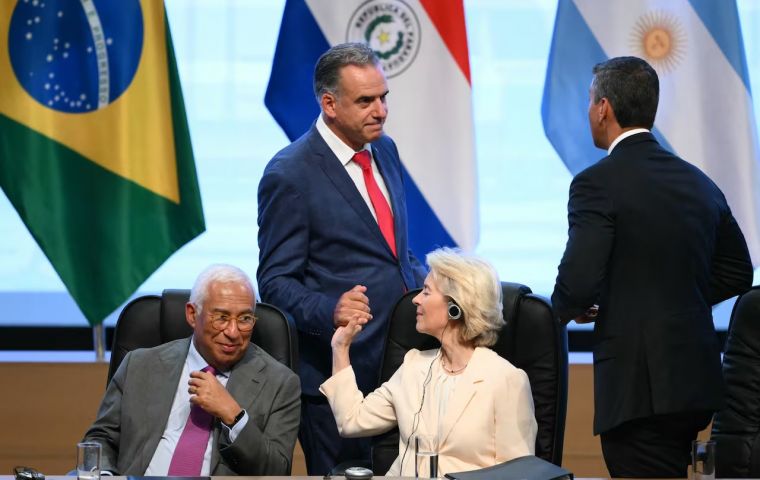 &ldquo;Ya dije antes que, cuando ellos est&eacute;n listos, nosotros estaremos listos&hellip; Sobre esa base, la Comisi&oacute;n proceder&aacute; ahora a la aplicaci&oacute;n provisional&rdquo;, afirm&oacute; Von der Leyen