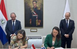 La vicecancller Valeria Csukasi en la firma del acuerdo Mercosur-Singapur. Foto: Cancillería
