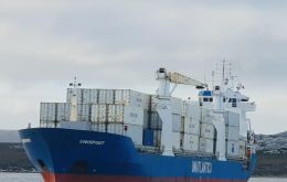 Una vez se descarguen los contenedores con importaciones, el carguero partirá con el despacho V568 con exportaciones de Falklands a Reino Unido, Europa y EE.UU.