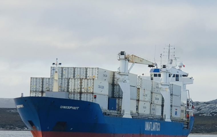 Una vez se descarguen los contenedores con importaciones, el carguero partir&aacute; con el despacho V568 con exportaciones de Falklands a Reino Unido, Europa y EE.UU.