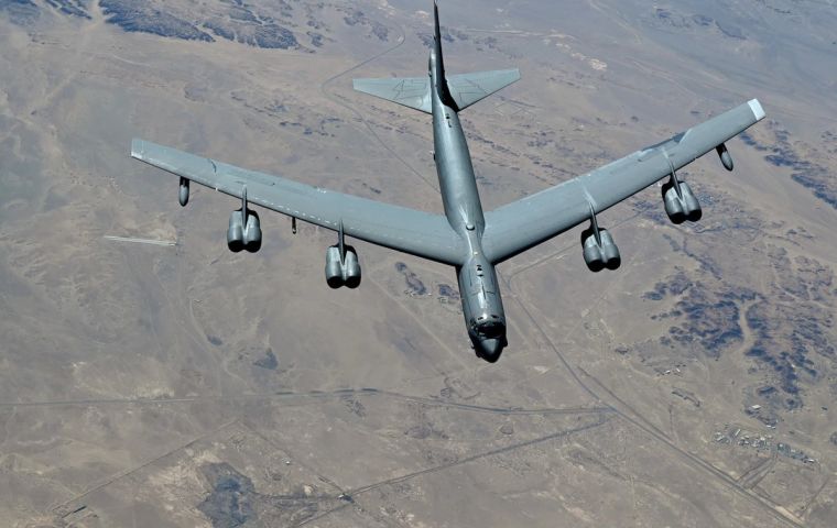 En las primeras 72 horas se hab&iacute;an alcanzado &ldquo;m&aacute;s de 1.700&rdquo; blancos, empleando una combinaci&oacute;n de bombarderos B-1, B-2 y B-52, adem&aacute;s de cazas, drones, sistemas de defensa antimisiles Patriot y THAAD