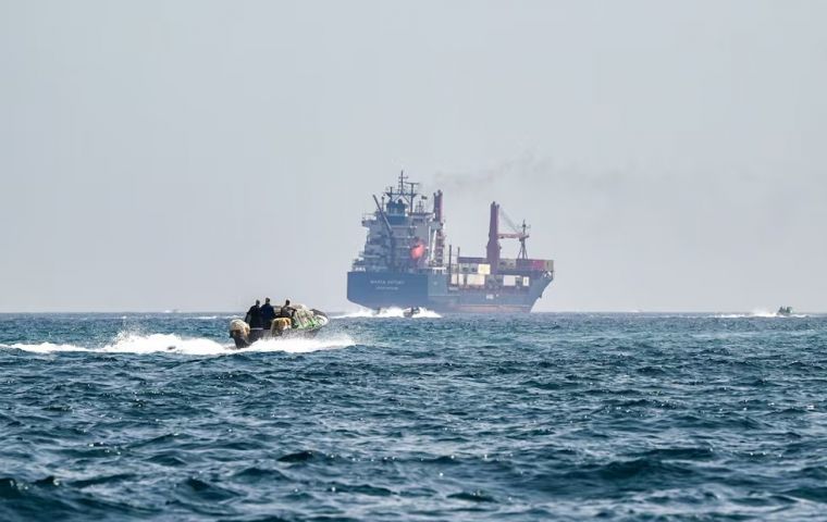 En paralelo, la Guardia Revolucionaria reiter&oacute; su advertencia de que, &ldquo;en tiempos de guerra&rdquo;, el paso por el Estrecho de Ormuz estar&iacute;a bajo control de la Rep&uacute;blica Isl&aacute;mica