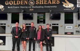 El equipo, Adam Dickson, Pilar Castro, Gerente del grupo Richard Short, Talia Jones and Evan Jones (Foto FB) 