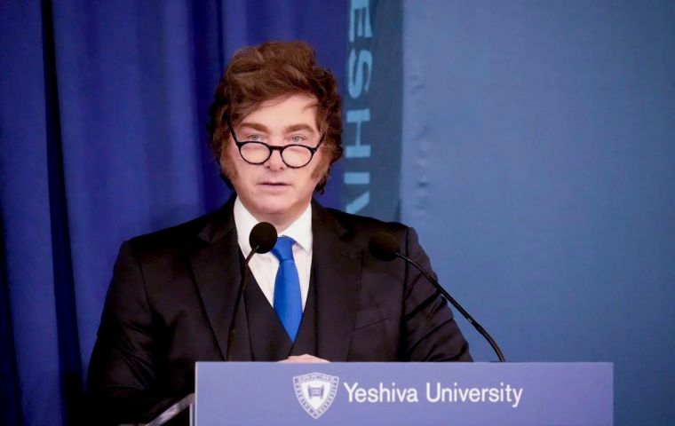 Las declaraciones sobre Ir&aacute;n tienen una carga especial en Argentina por los atentados contra la Embajada de Israel en Buenos Aires en 1992 y contra la AMIA en 1994