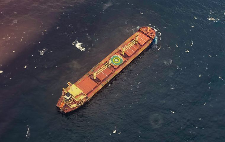 El conflicto en Medio Oriente entr&oacute; en una fase m&aacute;s amplia de ataques regionales y que la presi&oacute;n sobre la infraestructura energ&eacute;tica volvi&oacute; a empujar el petr&oacute;leo por encima de los US$ 100 por barril