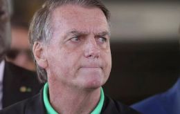 Los médicos descartaron por ahora una intervención quirúrgica y estimaron que Bolsonaro deberá permanecer hospitalizado durante varios días